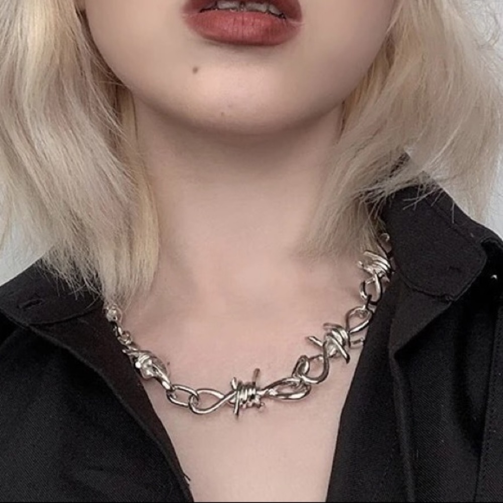 Barbed wire unisex necklace - Picture 3 of 5